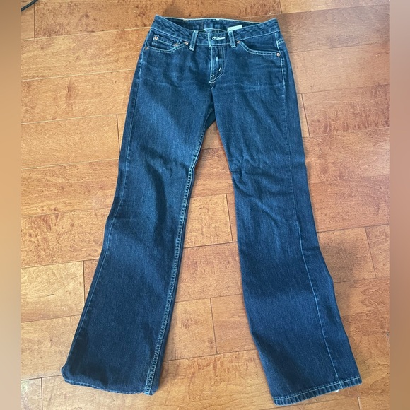 Levi’s 2000s Jeans, lightly used, downtown vibes🌃 - Picture 4 of 4